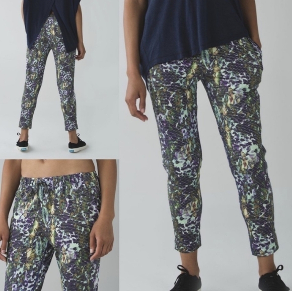 Lululemon Jet Cropped Floral Athleasure Stretchy Waist Joggers Size 6 - Picture 1 of 9